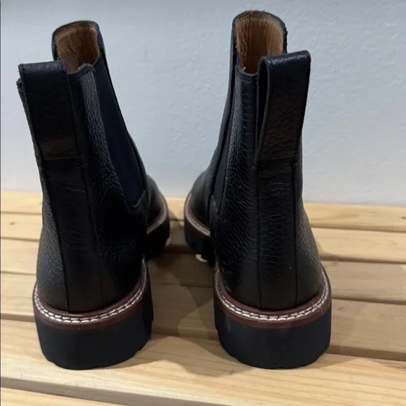 Madewell The Citywalk Lugsole Chelsea Boot in Black Leather Sz 7.5
MSRP $198 - Picture 8 of 10
